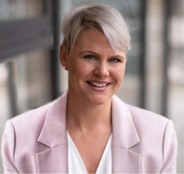 Mitarbeiterin Claudia Kiefer