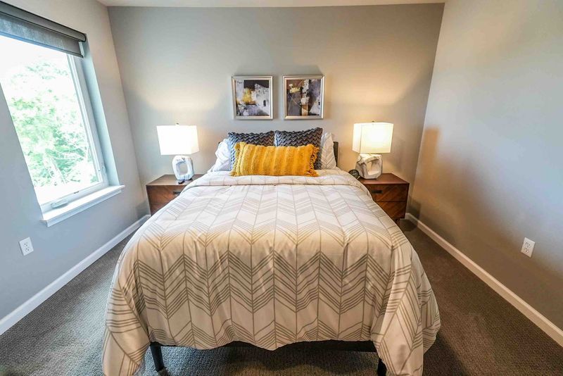 Photos / 3D Tours Silverleaf Apartments & Condos