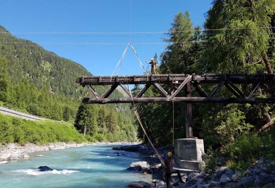 alte brücke güstizia zernez abbruck abbau engadin graubünden foffa conrad holzbau ag muenstertal fussgängerbrücke