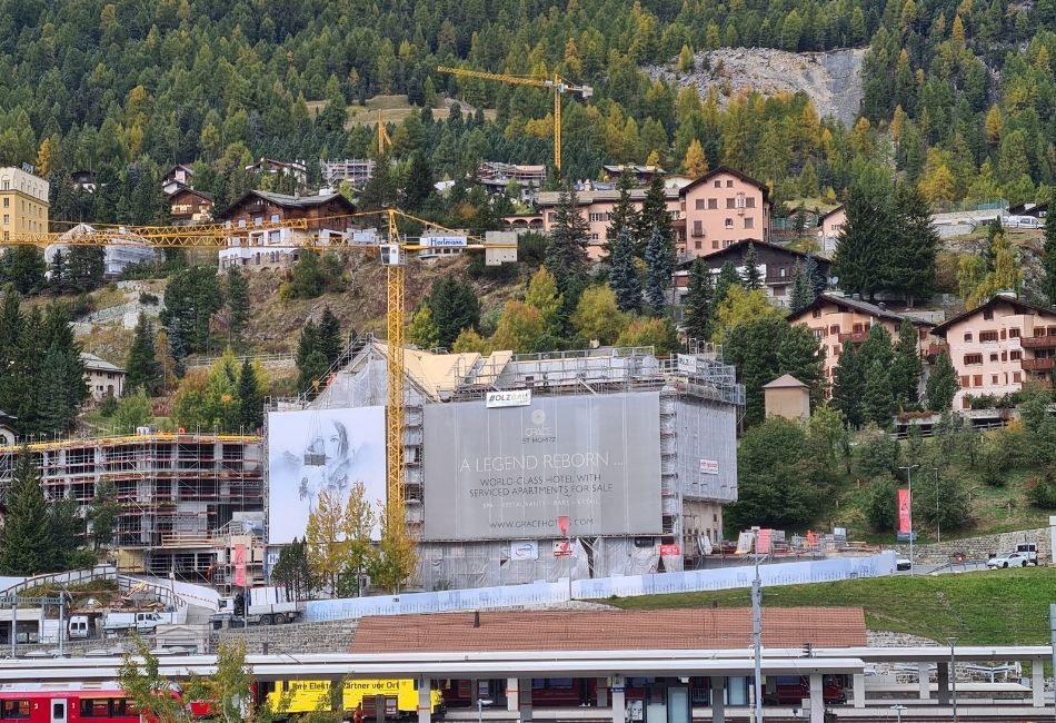 bauvortschritt frühling Hotel St Moritz Jugendstil la margna hotel umbau zimmerei dach elementbauweise foffa conrad holzbau ag engadin dachsanierungen grace wing renovierung