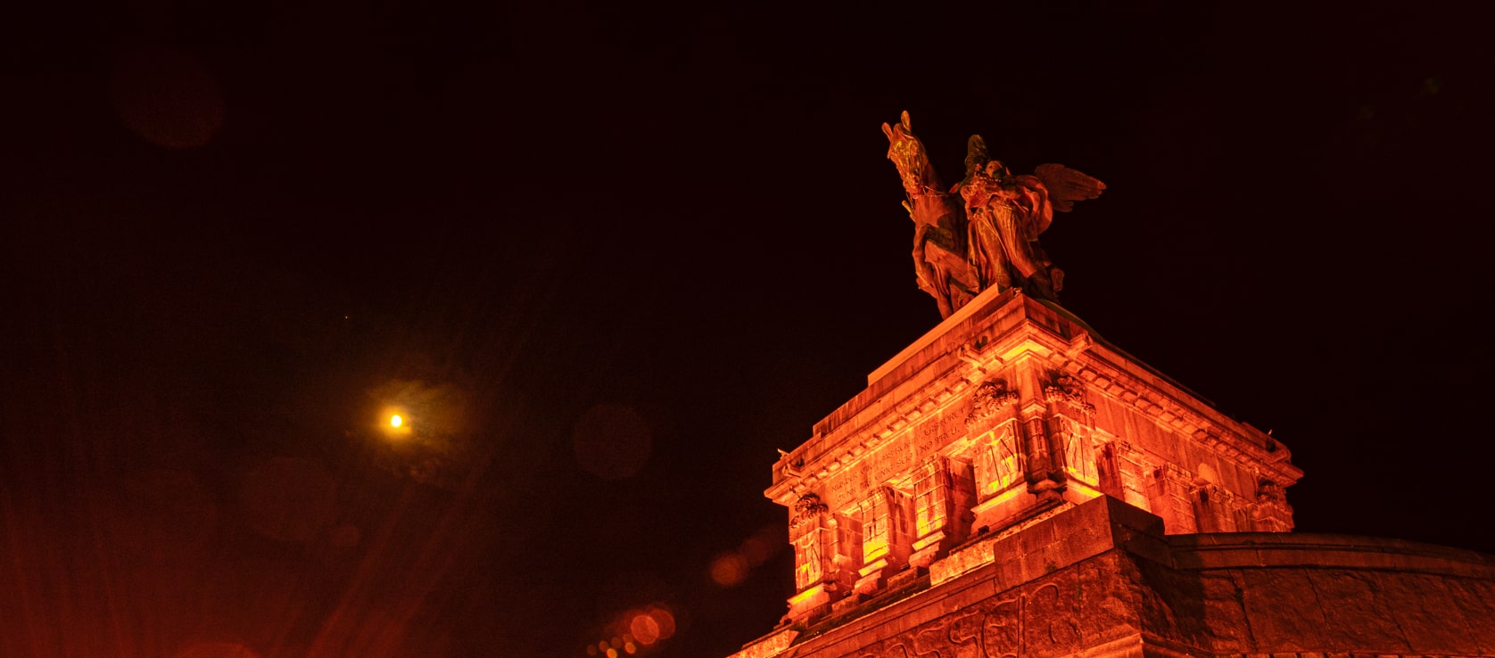 Orange the world am deutschen Eck in Koblenz