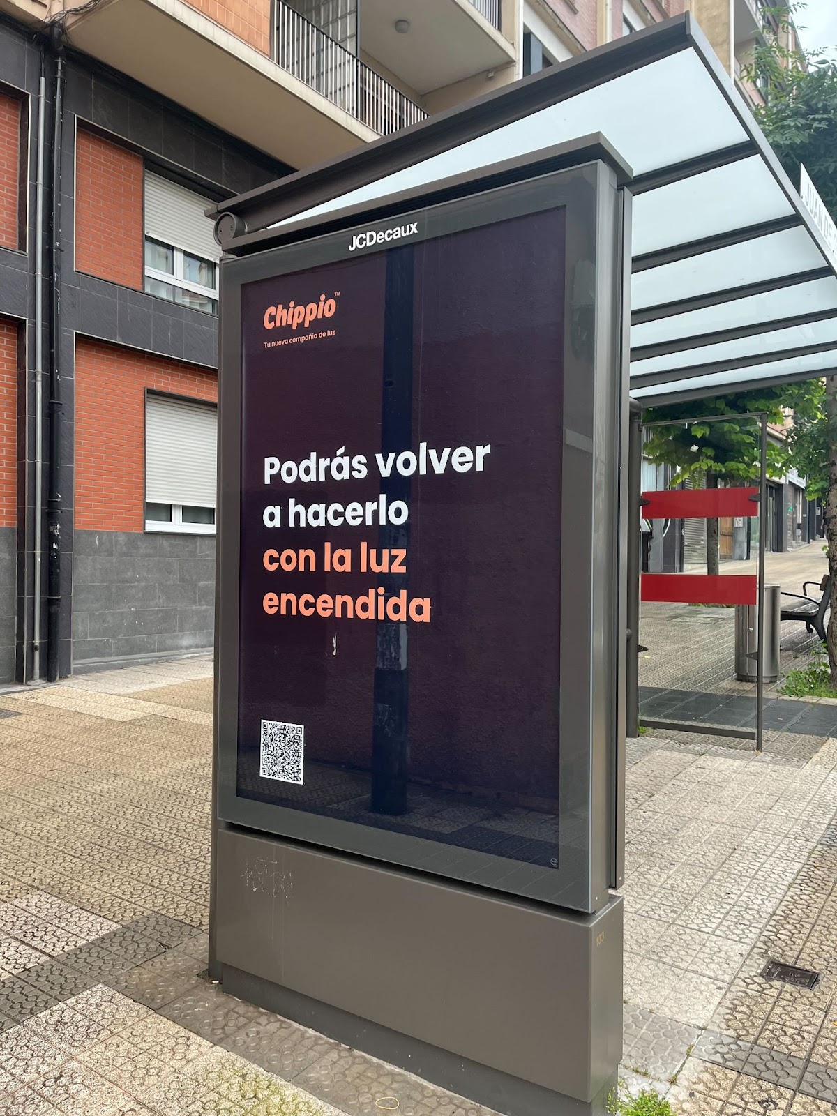 Anuncio de Chippio en una parada de bus de Bilbao