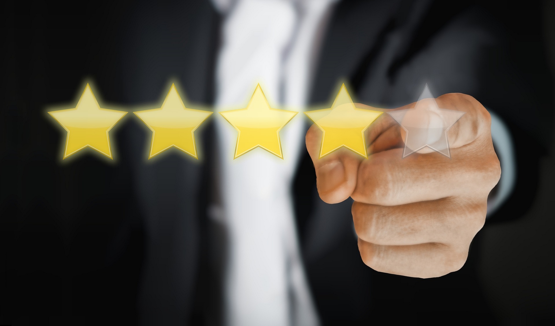 Person giving four star feedback