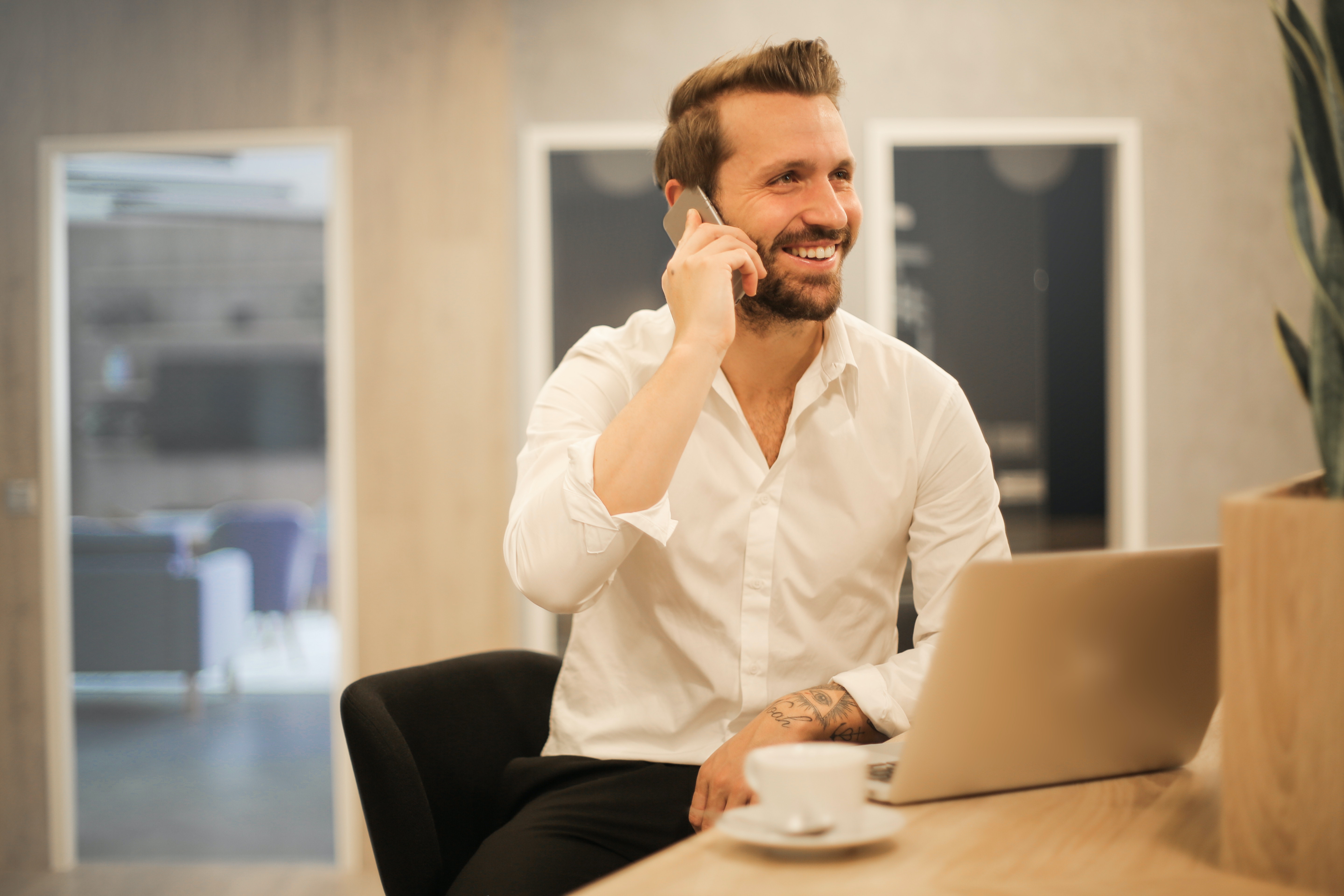 boss gives thumbs up to employee