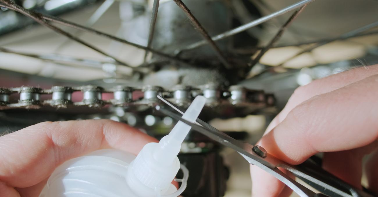 Can You Use Silicone Lubricant On Bike Chain? PedalChef