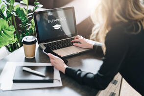 lady on e-learning platform