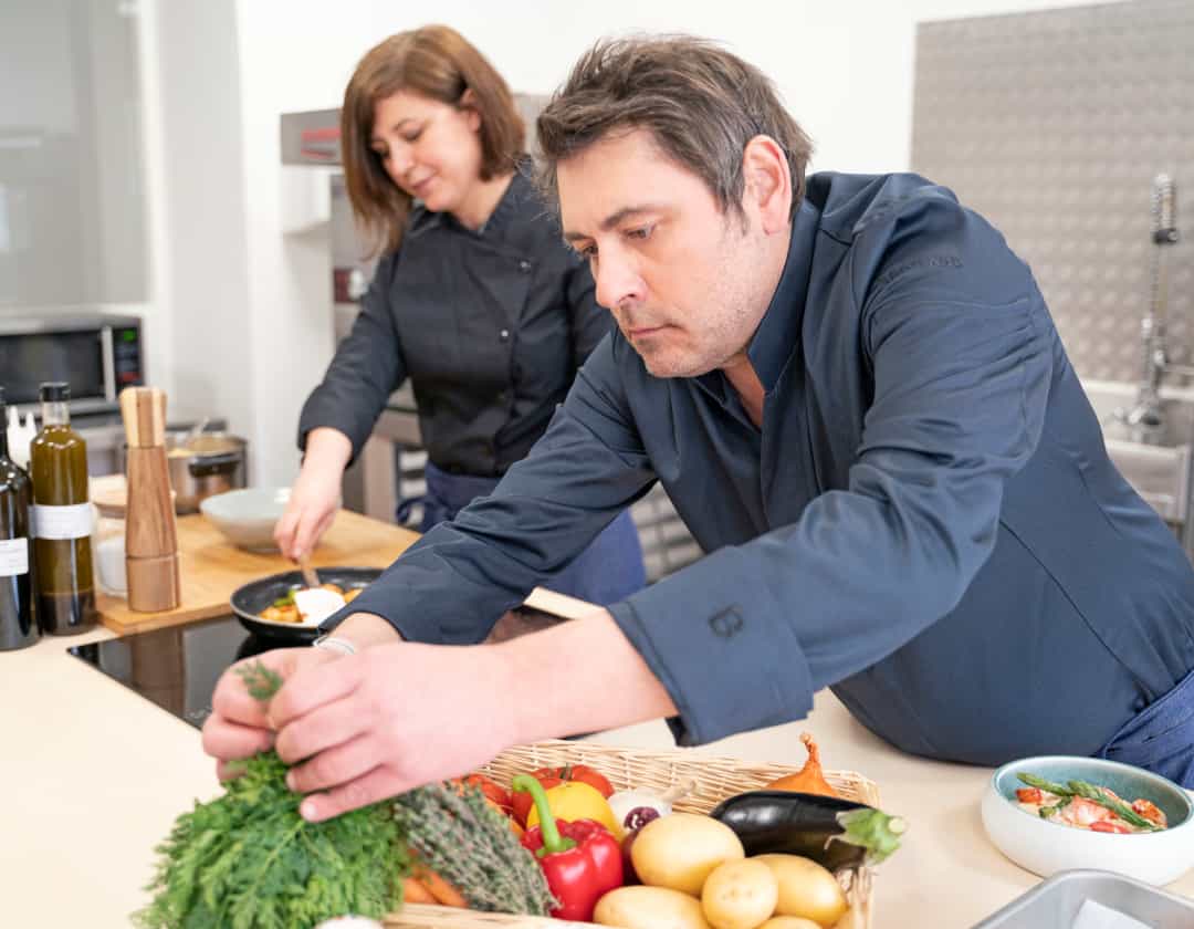 cuisiniers dans une cuisine