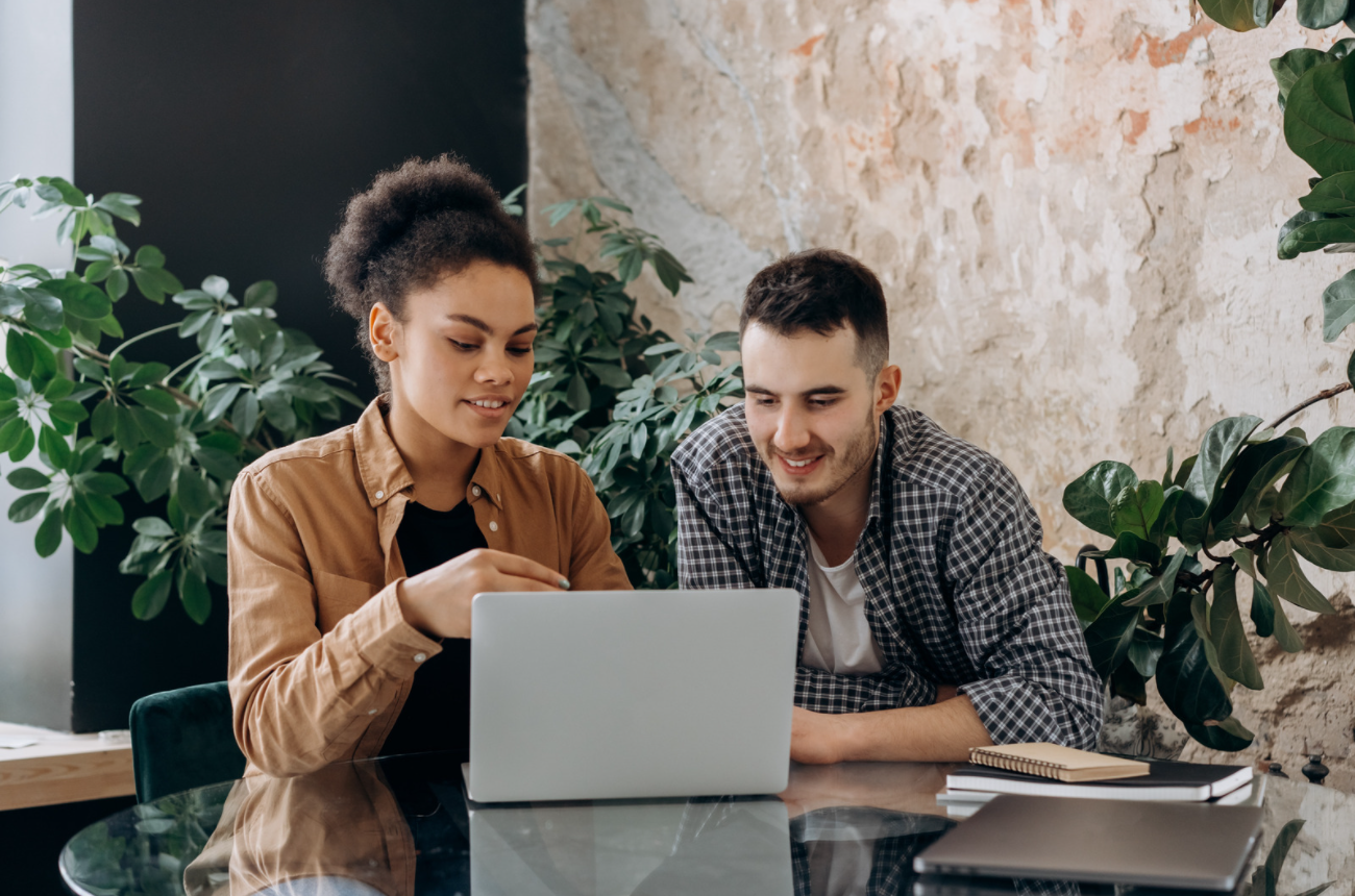 'New Work' hält viele Vorteile für eine flexiblere Arbeitsstruktur bereit. Aber: Eine immer komplexer werdende Unternehmensumgebung trägt maßgeblich auch dazu bei, dass IT-Abteilungen immer mehr Verantwortung tragen müssen.