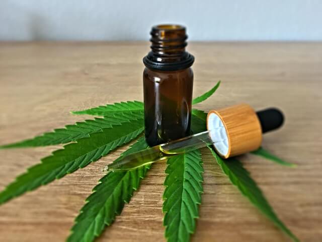 Stopper and bottle containing CBD oil