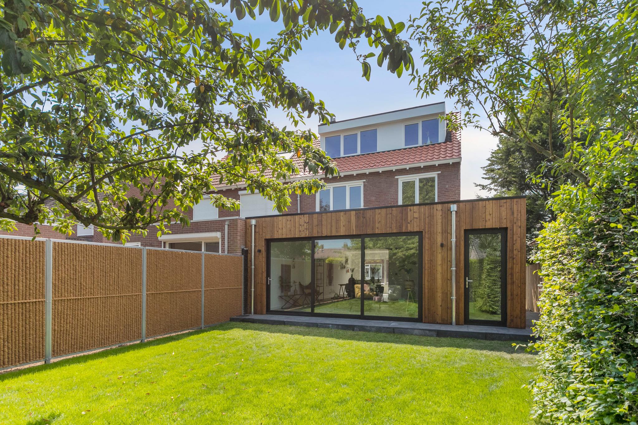 Burgemeester Beenenstraat 1, Herten