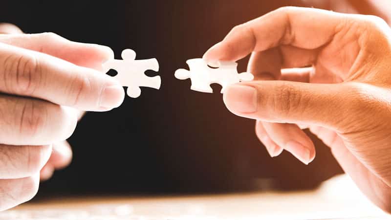 Matching two puzzle pieces