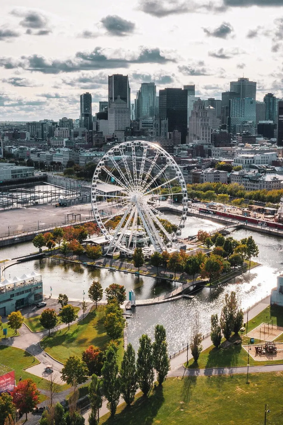 Montréal - vue centre ville, Vieux-Port et grande roue depuis les airs