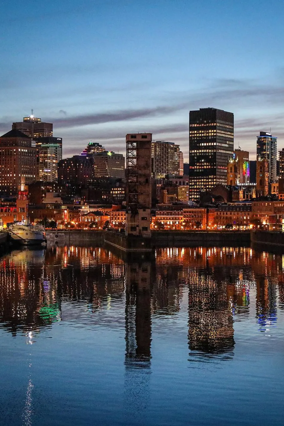 Montréal - vue de nuit - centre ville et Vieux-Port