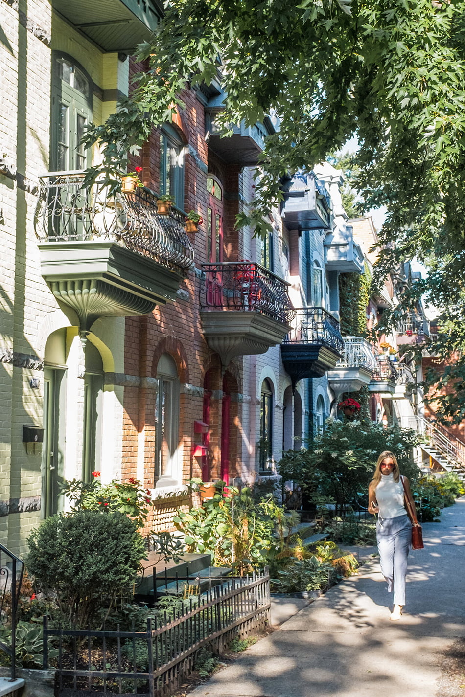 Montréal - immeubles au façades colorées et balcons