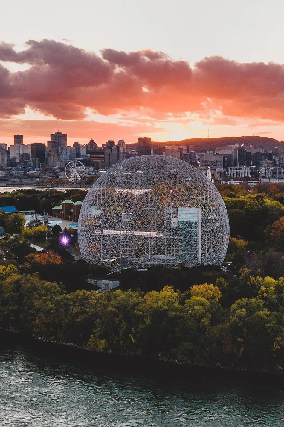 Montréal - centre ville et Vieux-Port - Biosphère - fleuve - vue aérienne