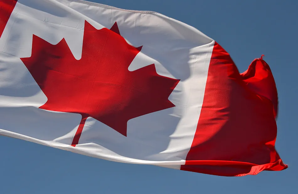 Canada - drapeau canadien flottant au vent