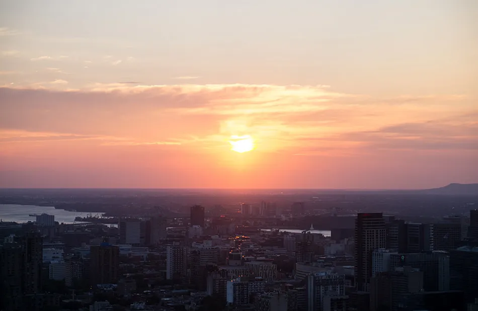 Montréal - ville - ciel orangé - soleil