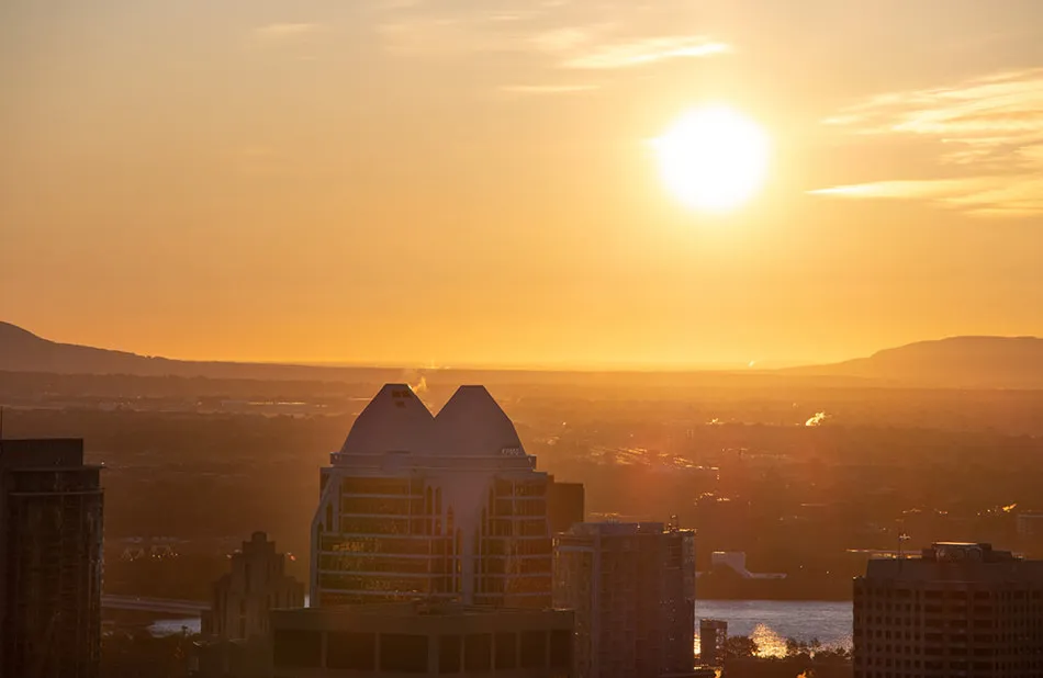 Montréal - ville - soleil - tour kpmg