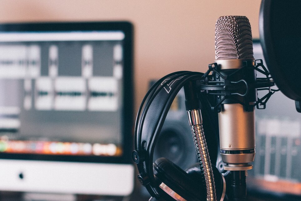 Top 10: Best e-commerce podcasts to follow to boost your sales