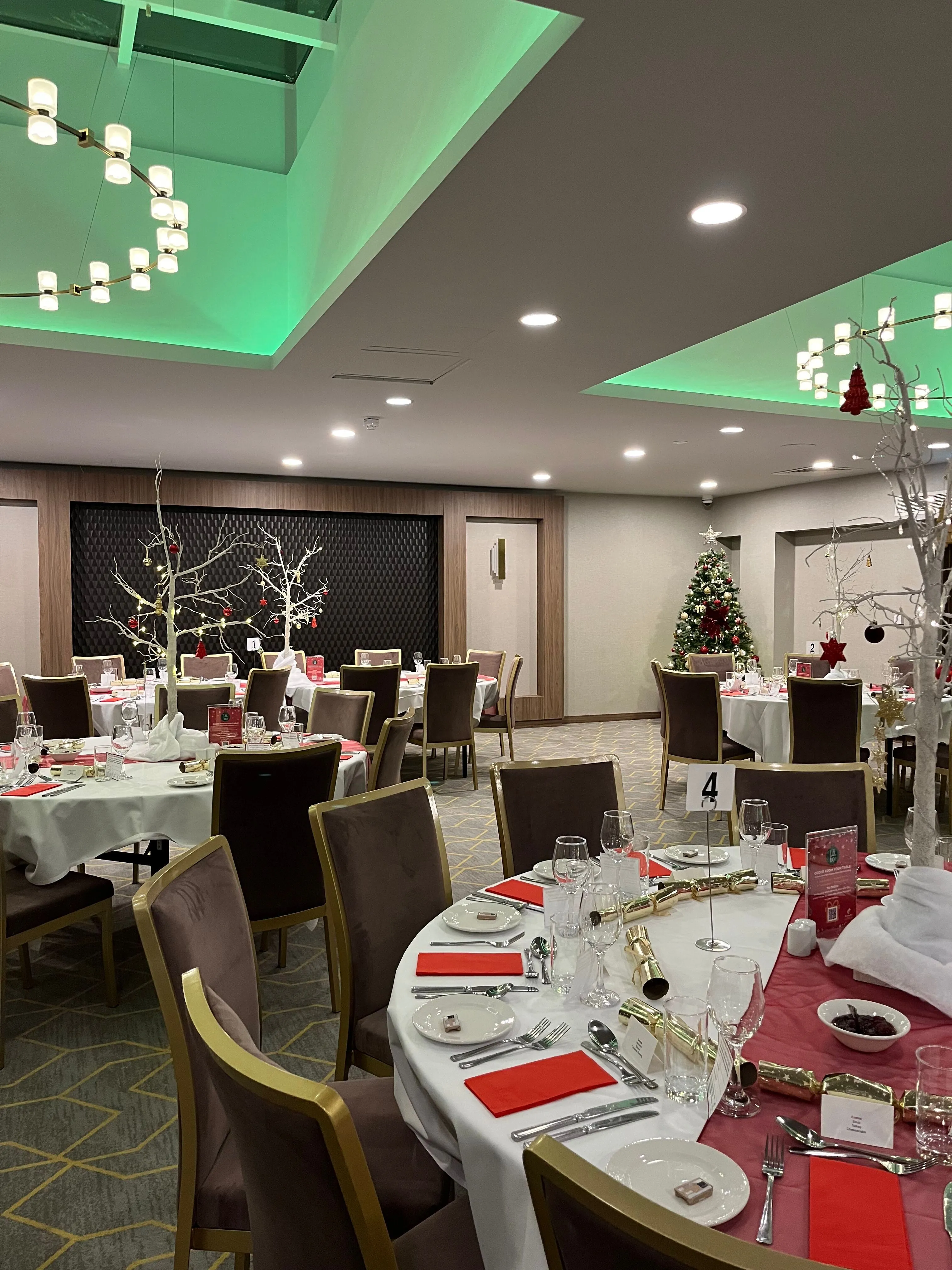 christmas-holiday-inn-gatwick-worth