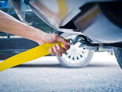hooking up a car with a tow hook