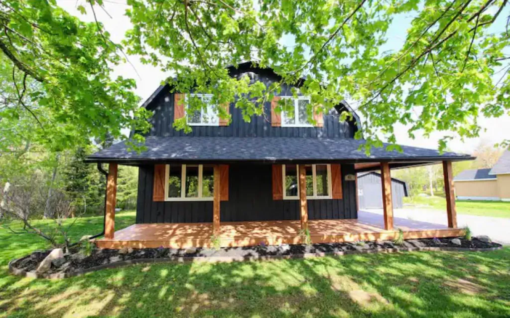 Black Barn Image