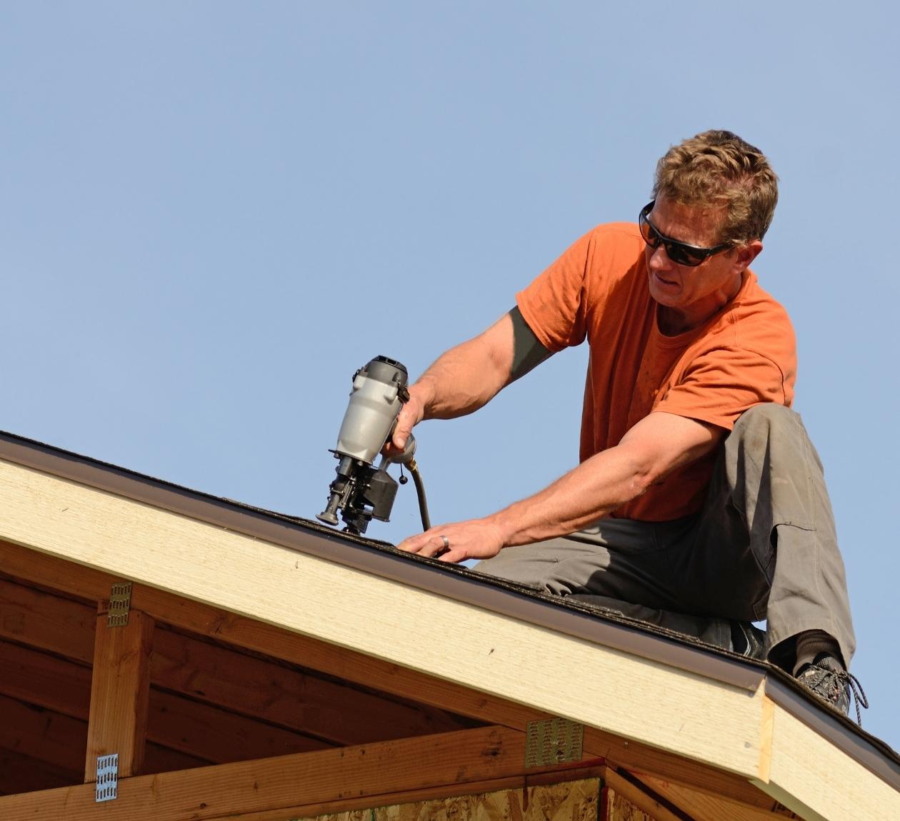 Omaha, ne roofing contractor repairing roof