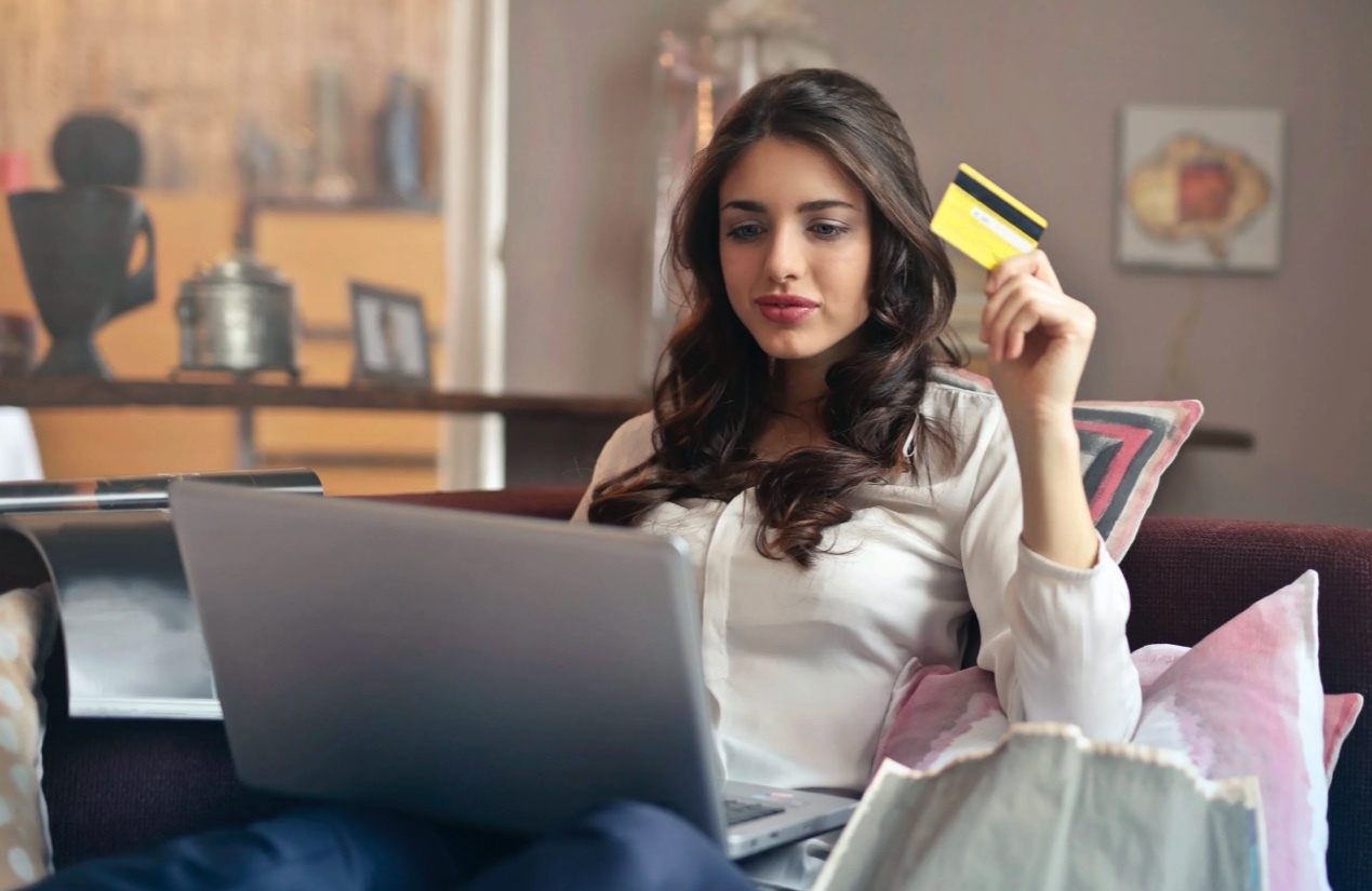 Businesses need capital to meet cash flow gaps. Credit cards are a valuable source of working capital. What’s the problem image