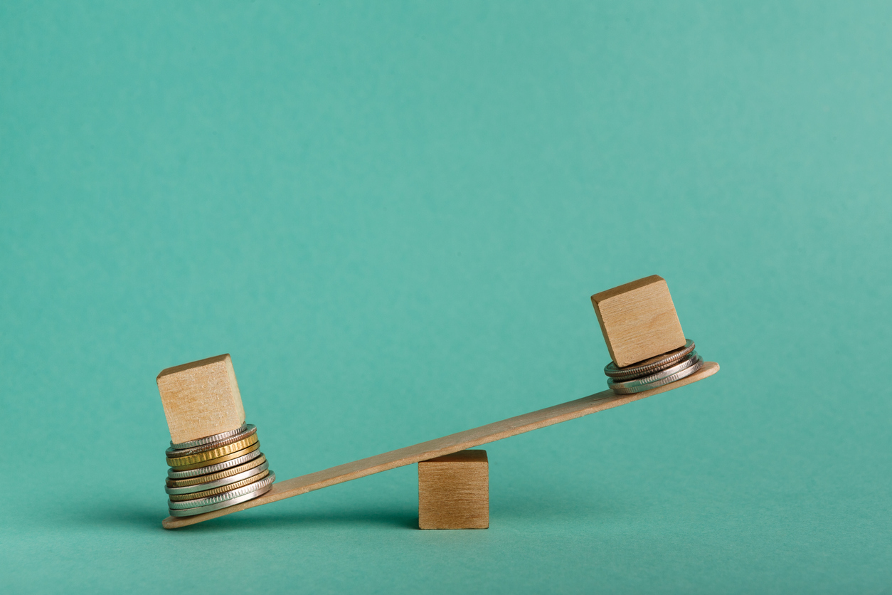 How do cash flow gaps affect cash management image