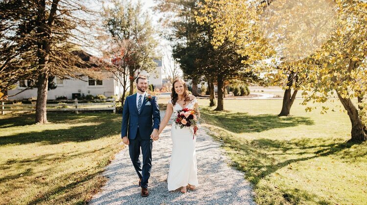 BrideAndGroom-Couple-Bouquet-RebeccaRennerPhotography.jpg