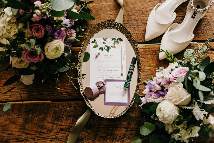 WeddingInvitations-WeddingFlorals-RebeccaRennerPhotography.jpeg