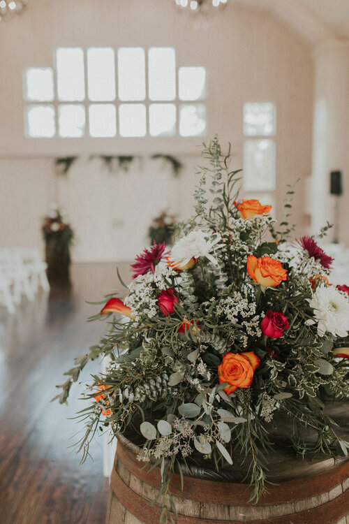 RusticBarrel-Florals-CeremonyDecor-BradNguyenPhotography.jpg
