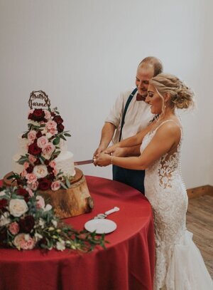 CakeCutting-Couple-MorganElizabethPhotography.jpg