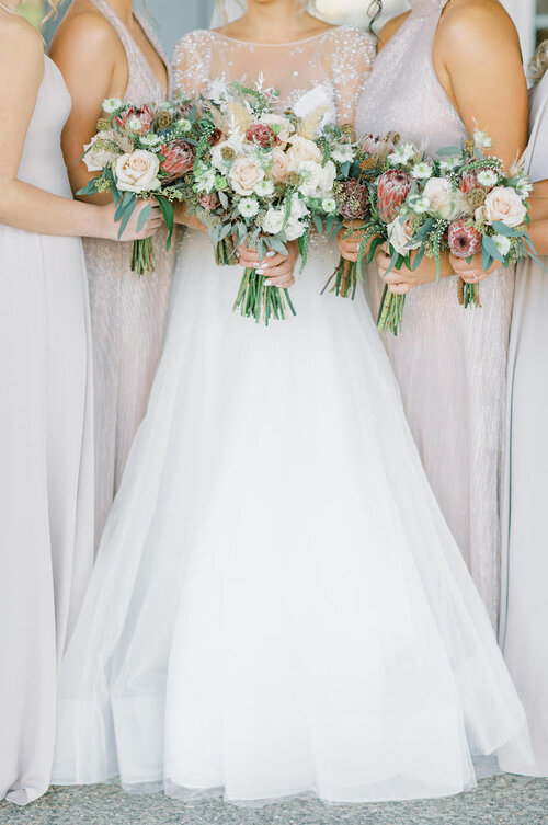 Weddingdress-Bouquets-BridalParty-SidneyLeighPhotography.jpg