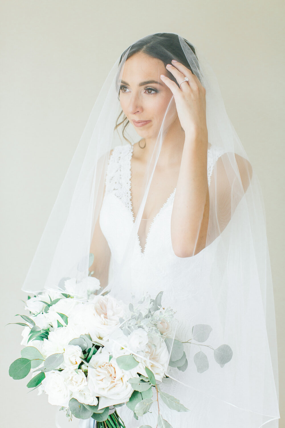 BrideToBe-WeddingVeil-WeddingDress-ErikaLynnPhotography.jpeg