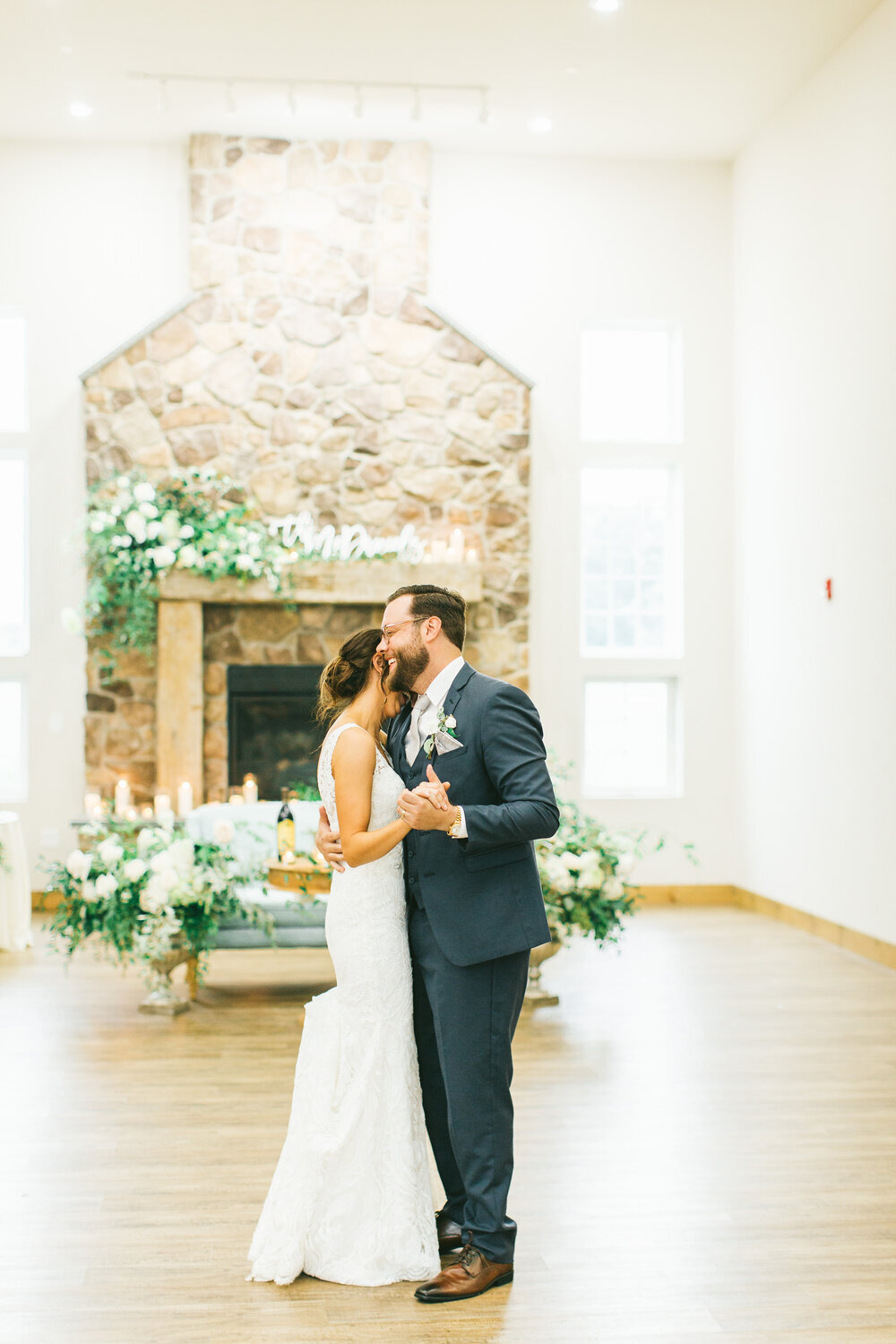 FirstDance-BrideAndGroom-Dancing-ErikaLynnPhotography.jpg