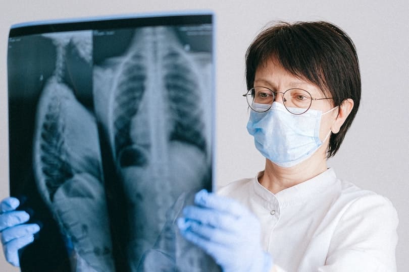 Osteoporose-Diagnose: Knochendichtemessung durch Röntgenstrahlung