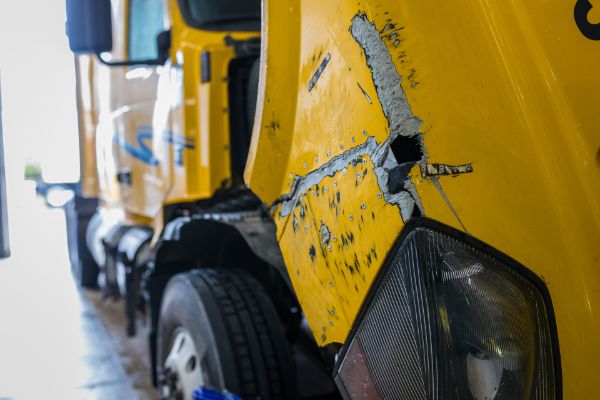 Truck Collision Repair Shop in Chicago IL | Bus & Truck