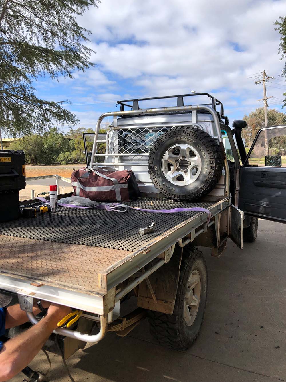 Various Ute Tray Sand Blasting & Powder Coating Powder Coating