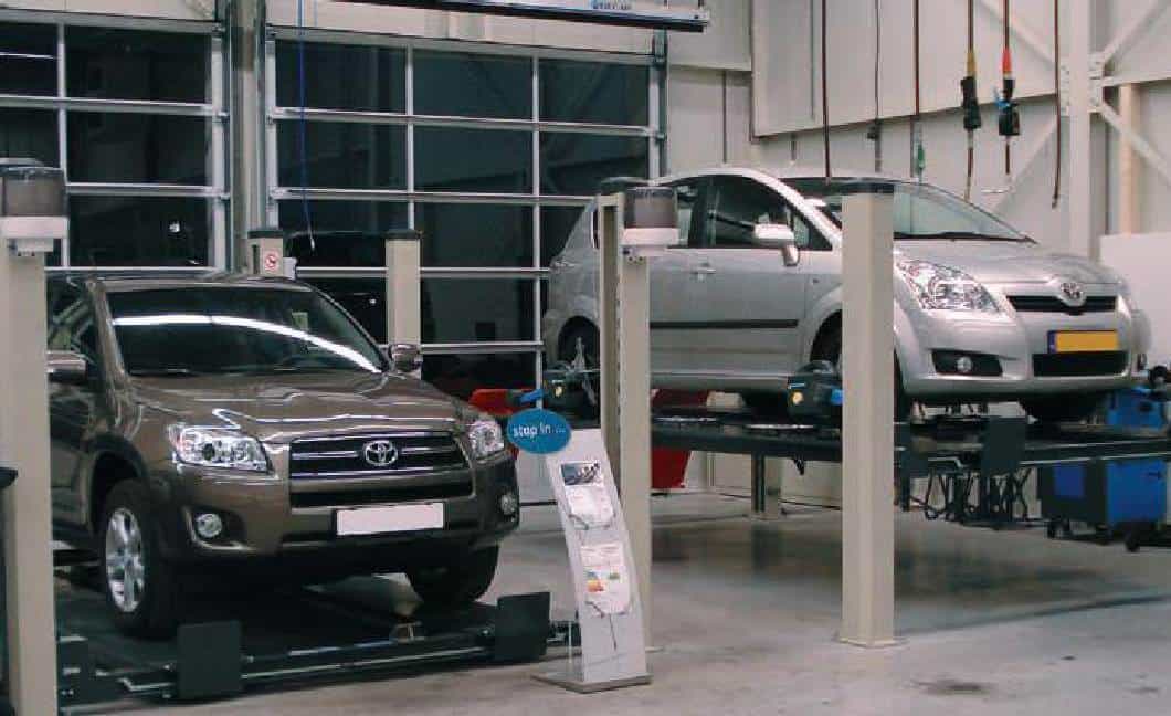 Sollevatore OMCN 401 per il sollevamento di auto