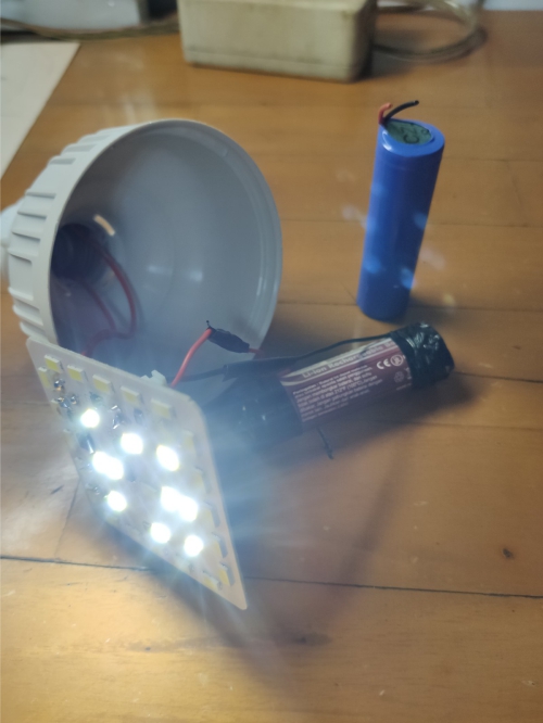 Cara mengganti baterai lampu emergency - Tes lampu menyala atau tidak