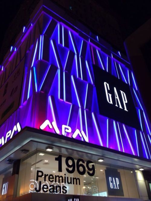LED strip digunakan untuk mall