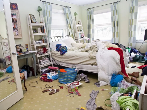 Gambar suasana kamar yang tidak rapih dan tidak bersih