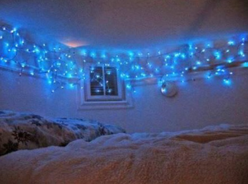 Contoh kamar dengan lampu tumblr berwarna biru