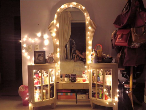Gambar lampu TUMBLR pada meja rias