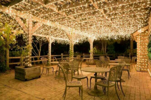 Gambar contoh pemakaian lampu hias tumblr pada ruangan outdoor
