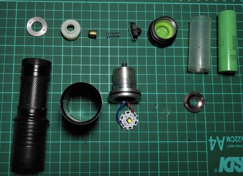 Senter Police yang dibongkar