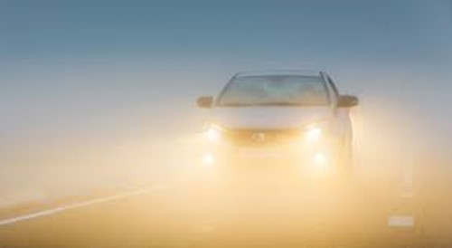 Lampu kabut mobil berwara kuning