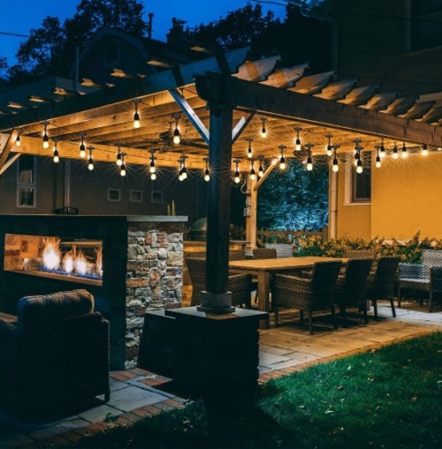 restoran outdoor dengan perapian