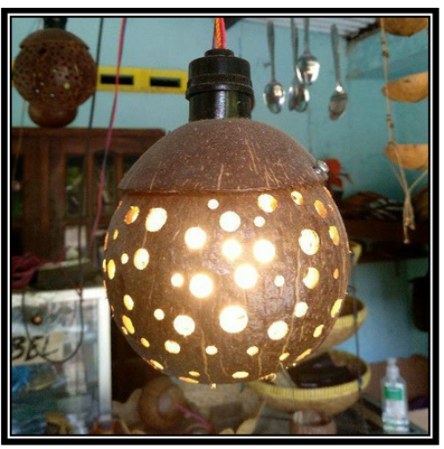 batok kelapa yang dijadikan lampu gantung